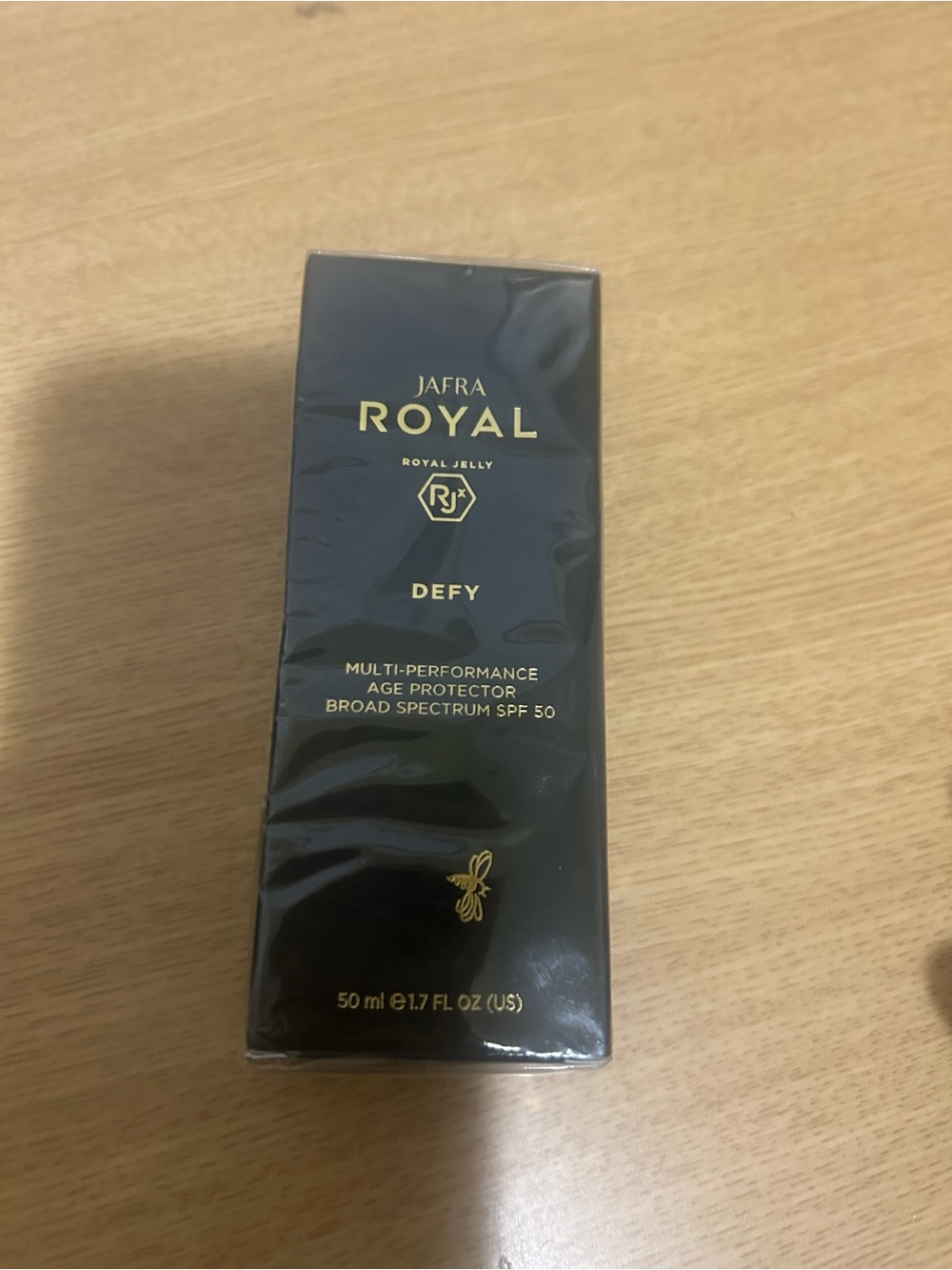 JAFRA Royal Defy Multi-Performance Age Protector - Black & Gold